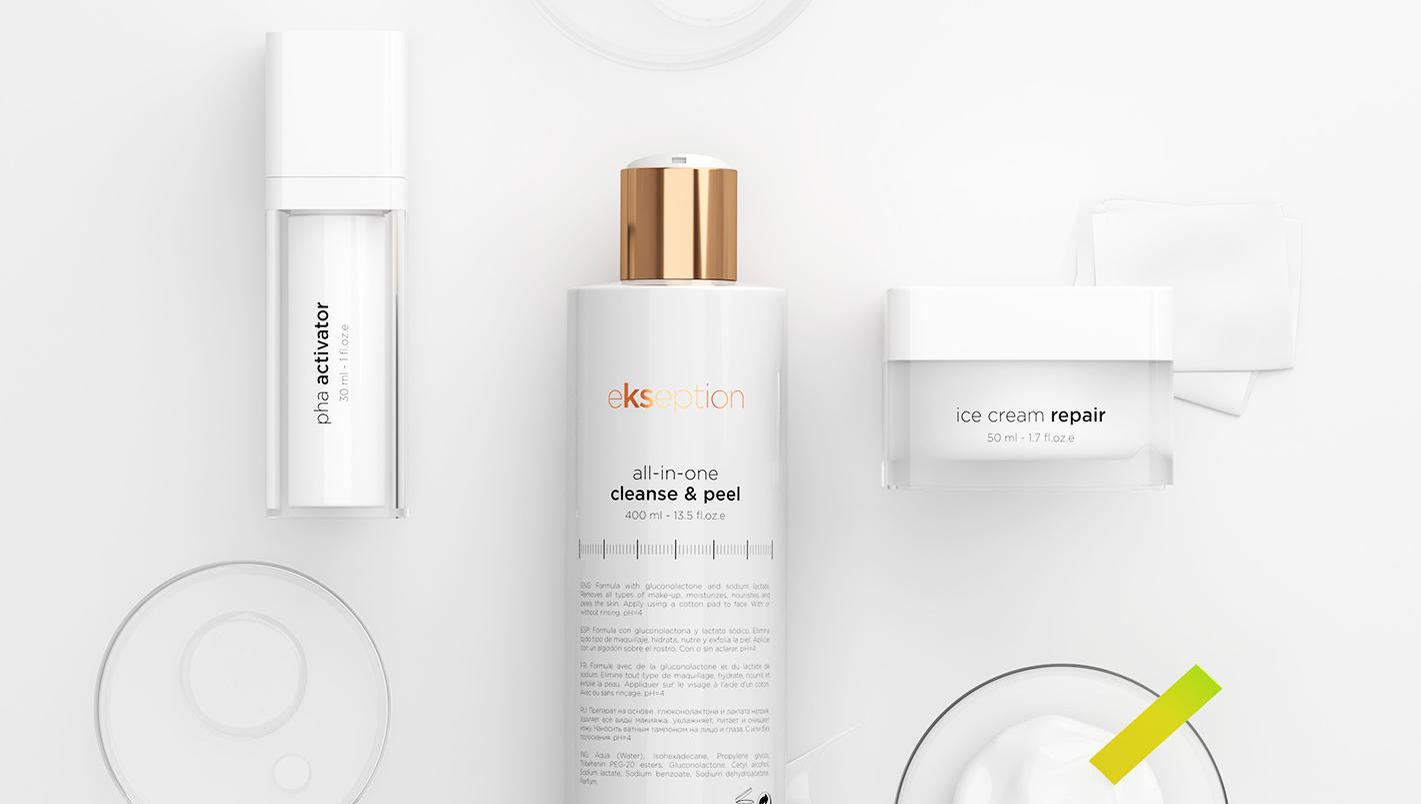 Ekseption-produkter: rens, aktivator og krem på hvit flate